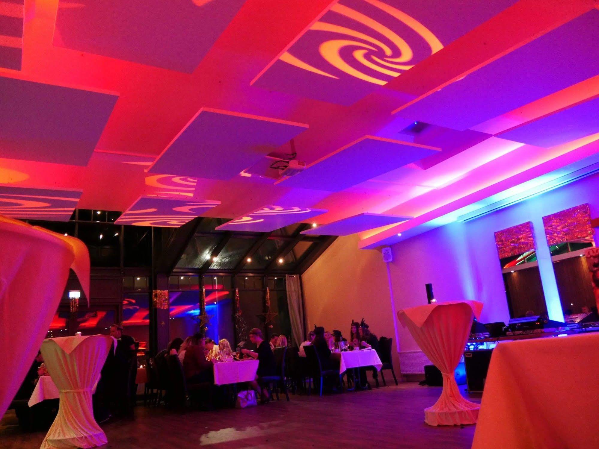 Hotel Zur Heidebluete Hambühren Extérieur photo