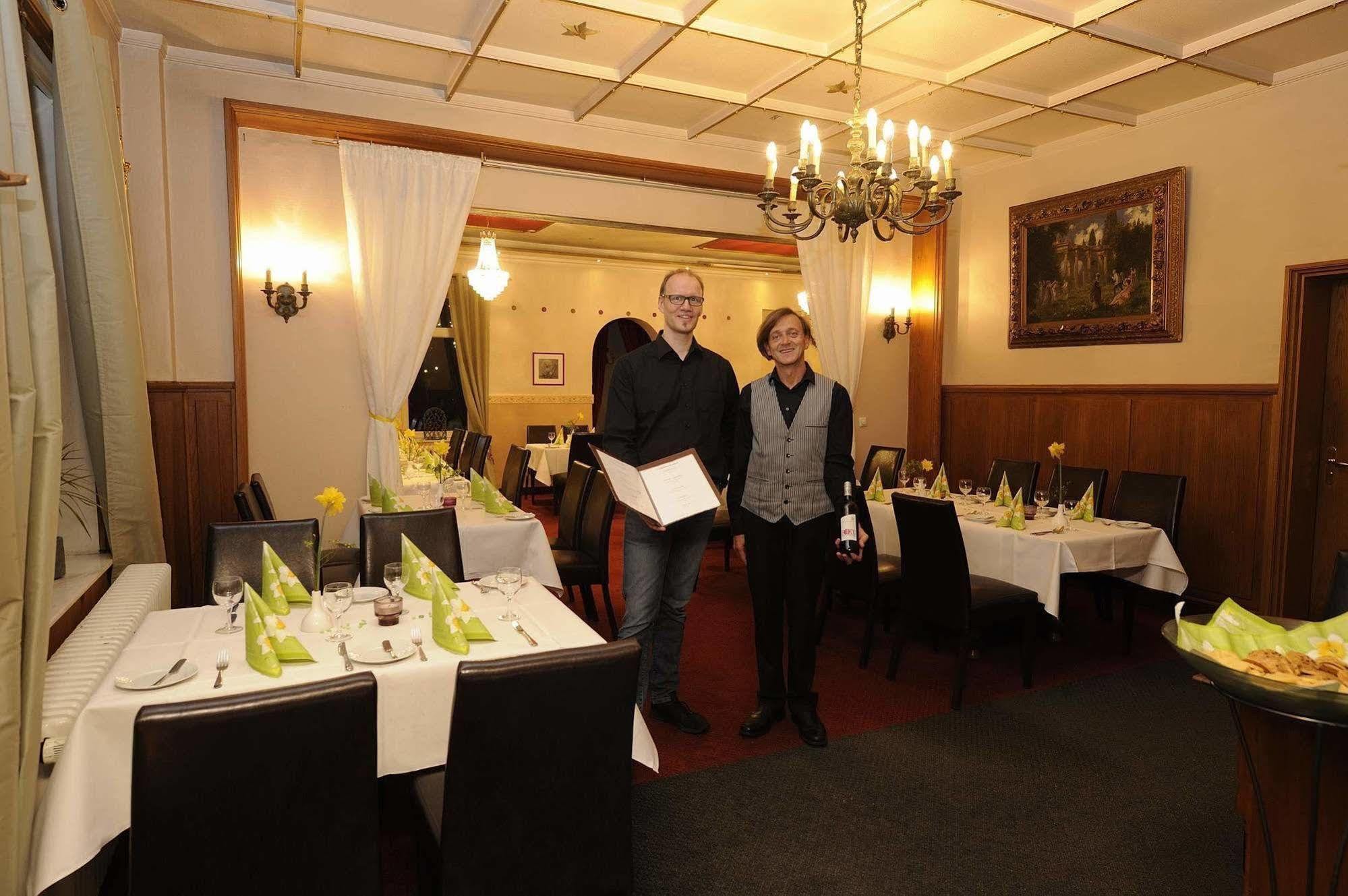 Hotel Zur Heidebluete Hambühren Extérieur photo