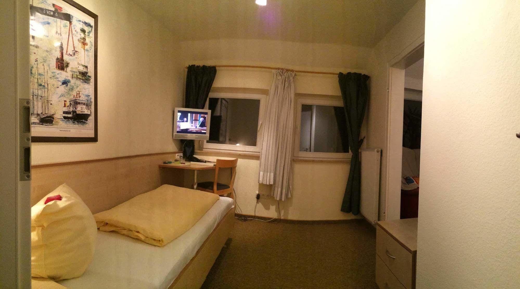 Hotel Zur Heidebluete Hambühren Extérieur photo