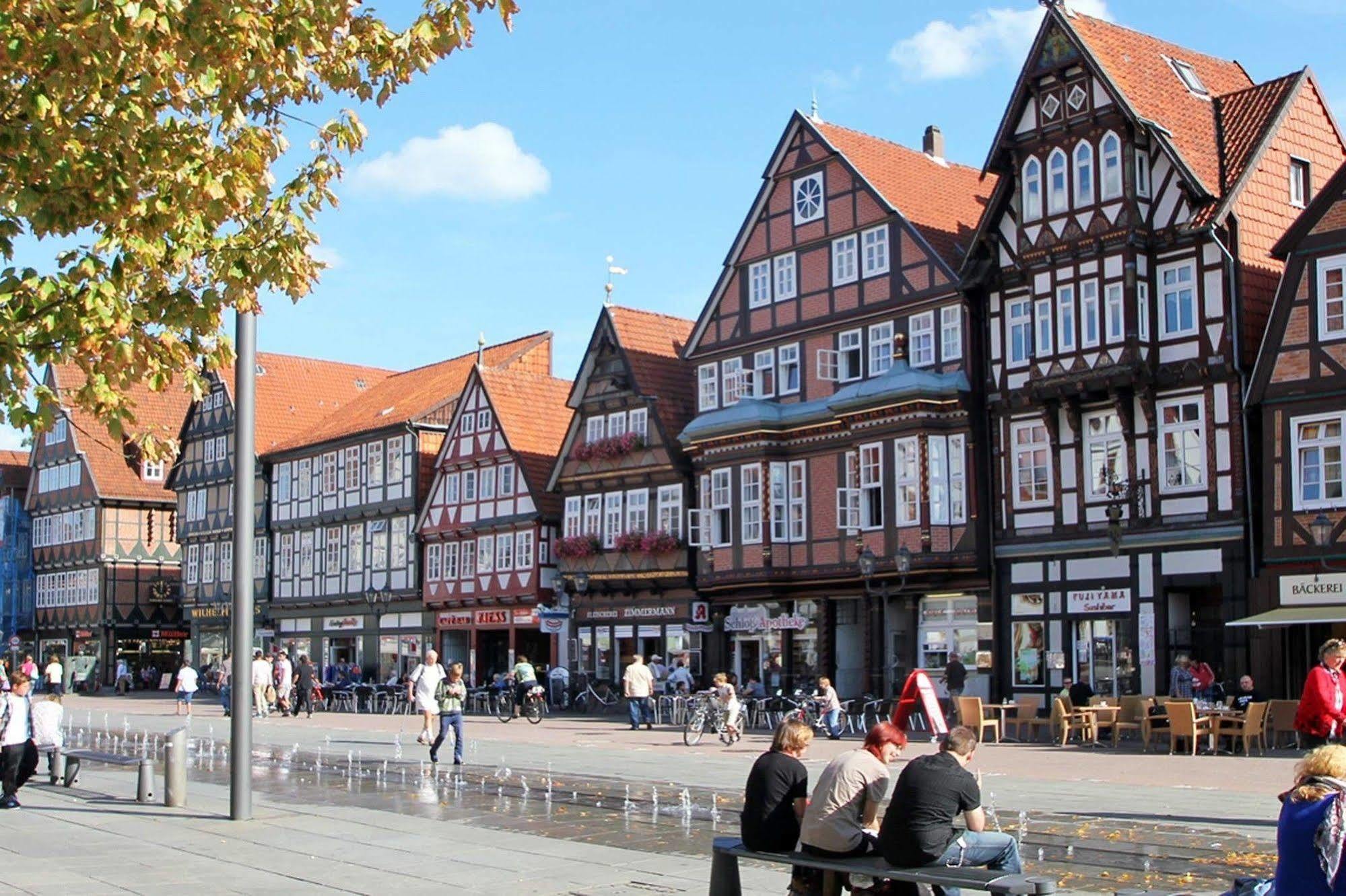 Hotel Zur Heidebluete Hambühren Extérieur photo