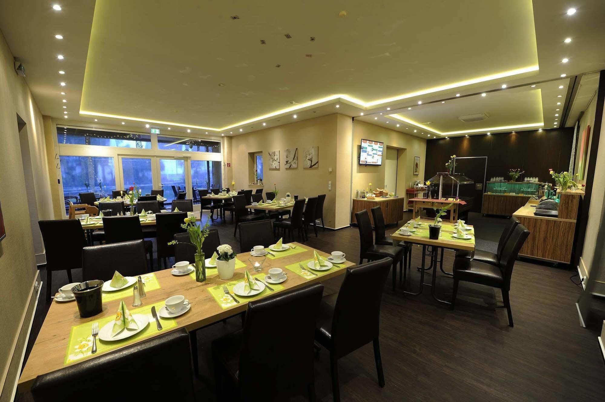 Hotel Zur Heidebluete Hambühren Extérieur photo