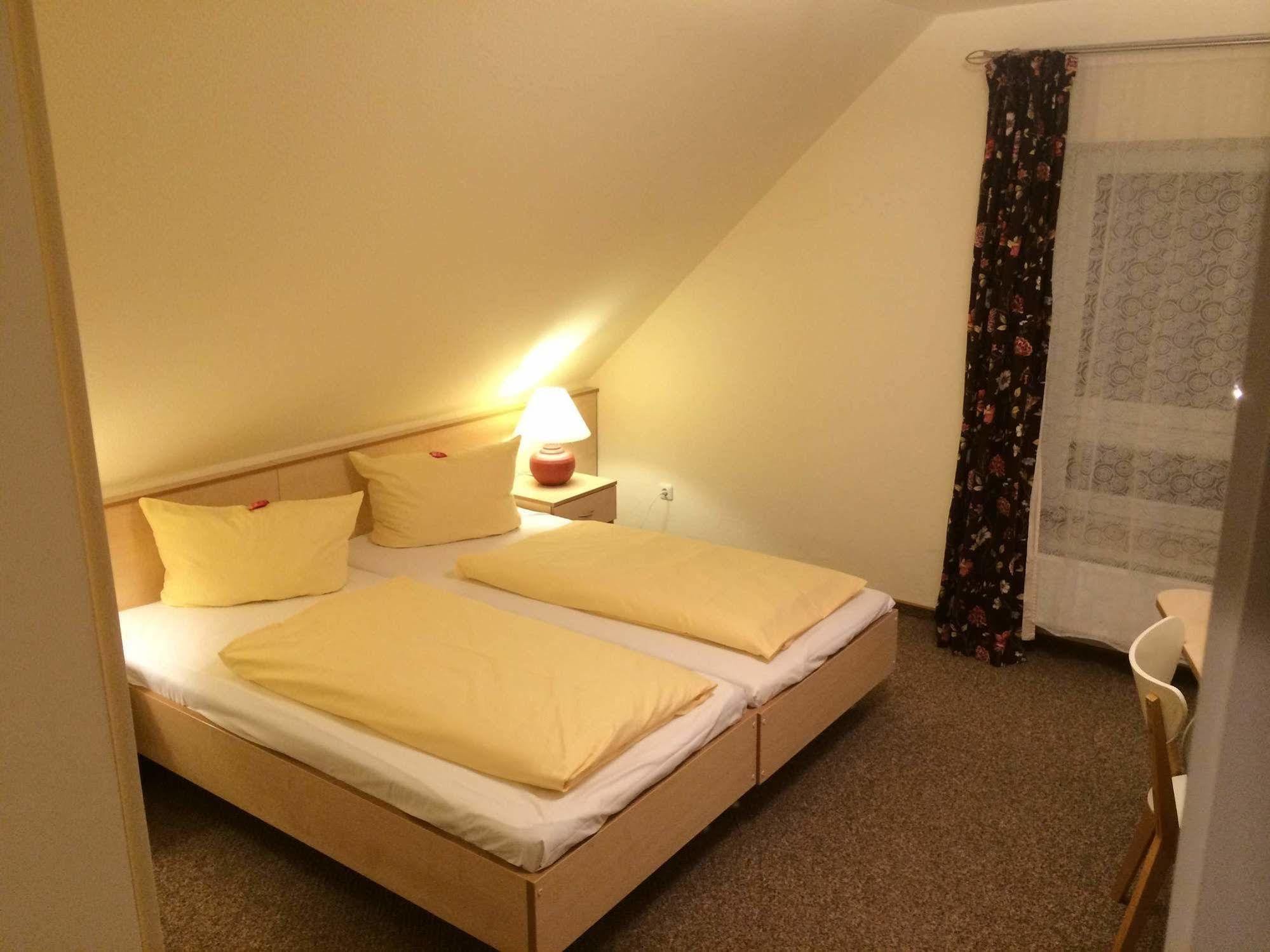 Hotel Zur Heidebluete Hambühren Extérieur photo