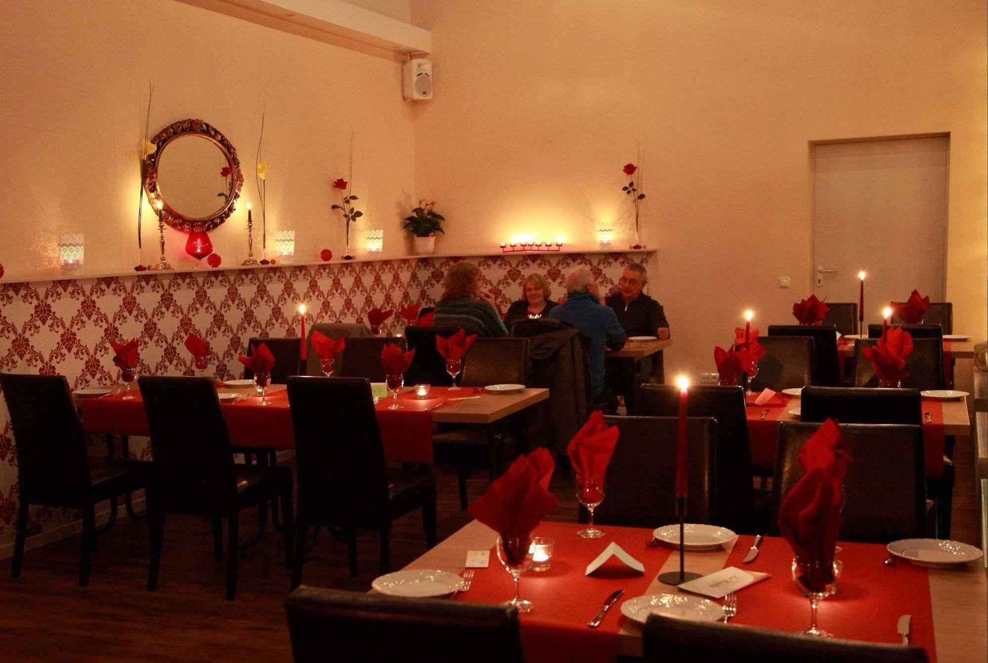 Hotel Zur Heidebluete Hambühren Extérieur photo